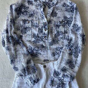 Eden & Olivia Blue Floral Blouse – Size M